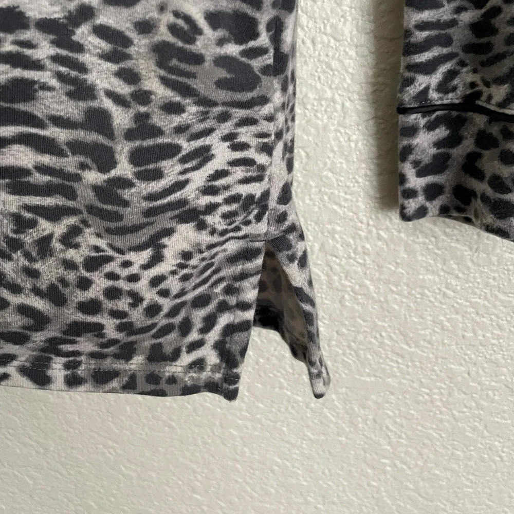 Soma Embraceable Long Sleeve Notch Collar Pajama Top XS Grey Animal Print - Picture 5 of 9